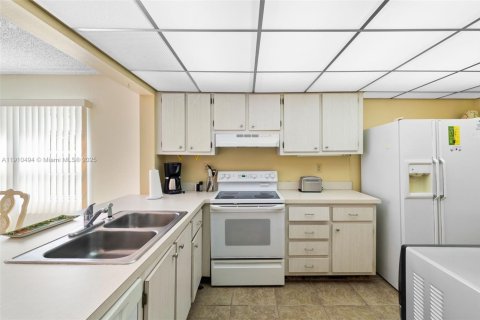 Copropriété à vendre à Naples, Floride: 2 chambres, 108.14 m2 № 2018711 - photo 16
