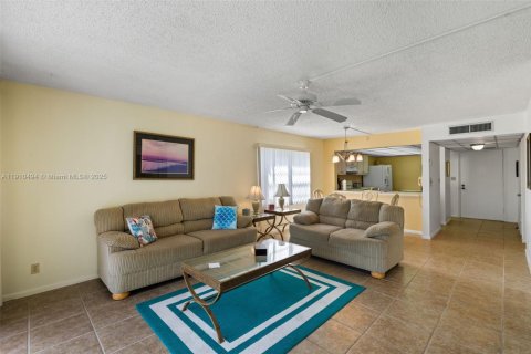 Copropriété à vendre à Naples, Floride: 2 chambres, 108.14 m2 № 2018711 - photo 11