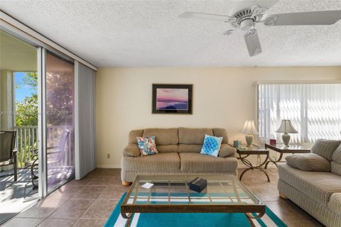 Copropriété à vendre à Naples, Floride: 2 chambres, 108.14 m2 № 2018711 - photo 12