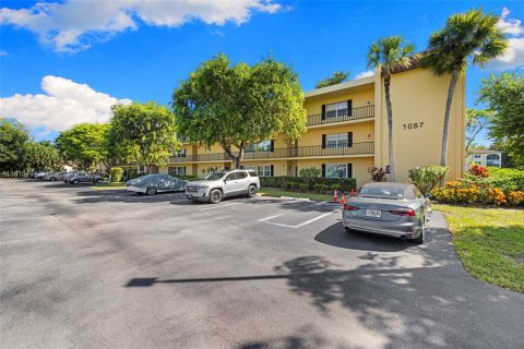 Copropriété à vendre à Naples, Floride: 2 chambres, 108.14 m2 № 2018711 - photo 2
