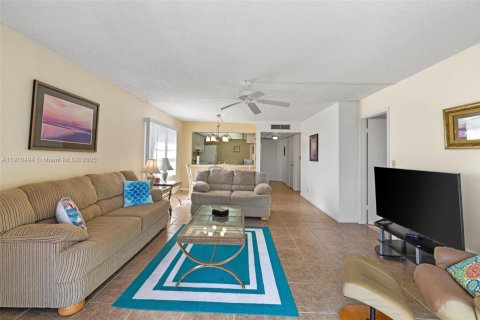 Copropriété à vendre à Naples, Floride: 2 chambres, 108.14 m2 № 2018711 - photo 9