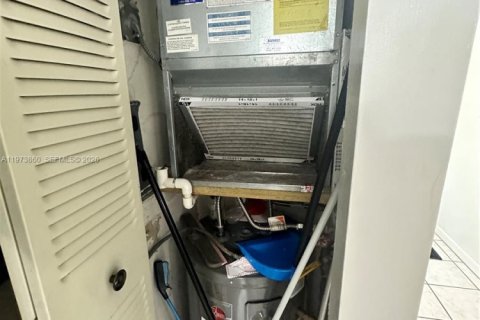 Condo in Sunrise, Florida, 2 bedrooms  № 2043289 - photo 21