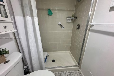 Condo in Sunrise, Florida, 2 bedrooms  № 2043289 - photo 16