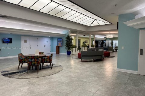 Condo in Sunrise, Florida, 2 bedrooms  № 2043289 - photo 26