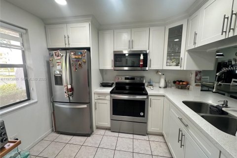 Condo in Sunrise, Florida, 2 bedrooms  № 2043289 - photo 3
