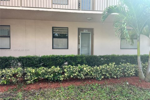 Condo in Sunrise, Florida, 2 bedrooms  № 2043289