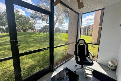 Condo in Sunrise, Florida, 2 bedrooms  № 2043289 - photo 8