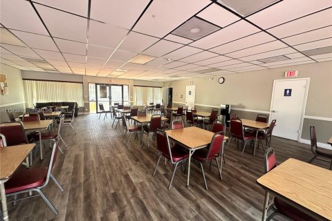 Condo in Sunrise, Florida, 2 bedrooms  № 2043289 - photo 23