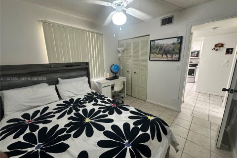 Condo in Sunrise, Florida, 2 bedrooms  № 2043289 - photo 19