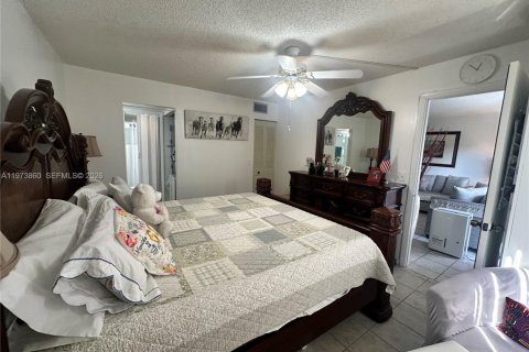 Condo in Sunrise, Florida, 2 bedrooms  № 2043289 - photo 13