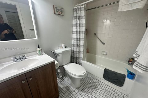 Condo in Sunrise, Florida, 2 bedrooms  № 2043289 - photo 20