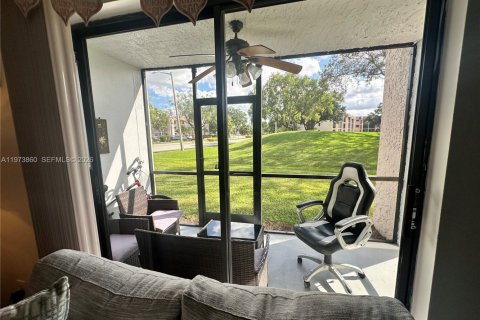 Condo in Sunrise, Florida, 2 bedrooms  № 2043289 - photo 7