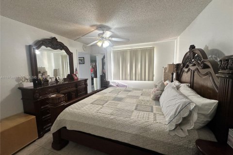 Condo in Sunrise, Florida, 2 bedrooms  № 2043289 - photo 14