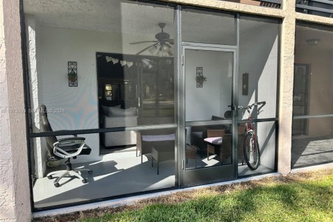 Condo in Sunrise, Florida, 2 bedrooms  № 2043289 - photo 9