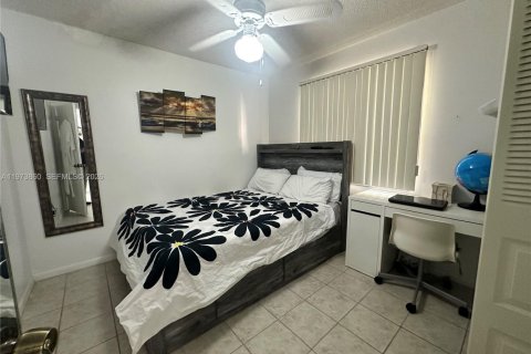 Condo in Sunrise, Florida, 2 bedrooms  № 2043289 - photo 18