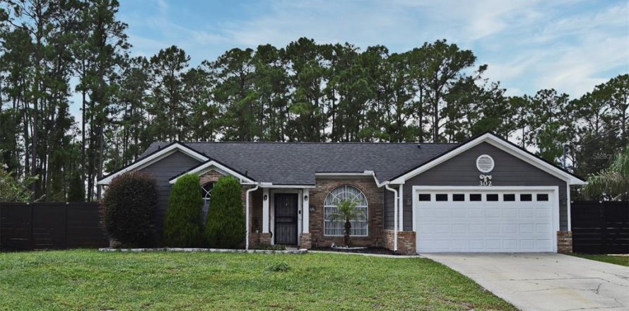 Casa en Deltona, Florida 3 dormitorios, 153.75 m2 № 1900243