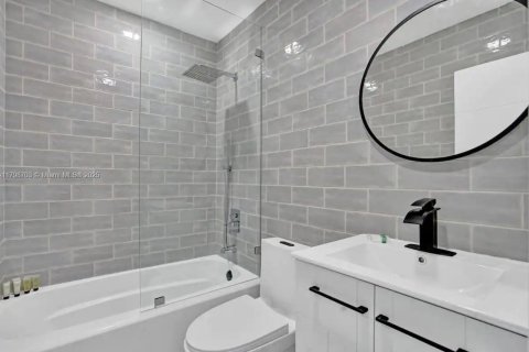Casa en venta en Hollywood, Florida, 7 dormitorios № 1861399 - foto 14