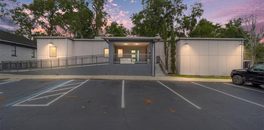 Commercial property in Ocala, Florida 395.39 sq.m. № 1386527