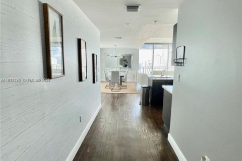 Copropriété à louer à Miami, Floride: 3 chambres, 154.4 m2 № 1986910 - photo 2