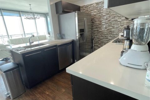 Copropriété à louer à Miami, Floride: 3 chambres, 154.4 m2 № 1986910 - photo 4