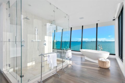 Villa ou maison à louer à North Bay Village, Floride: 6 chambres, 662.3 m2 № 2169616 - photo 19
