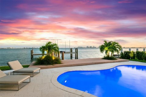 Villa ou maison à louer à North Bay Village, Floride: 6 chambres, 662.3 m2 № 2169616 - photo 4