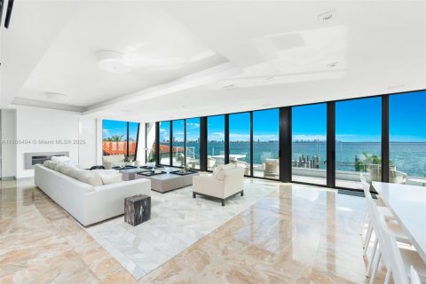 Villa ou maison à louer à North Bay Village, Floride: 6 chambres, 662.3 m2 № 2169616 - photo 11