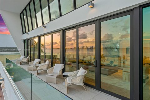 Villa ou maison à louer à North Bay Village, Floride: 6 chambres, 662.3 m2 № 2169616 - photo 2
