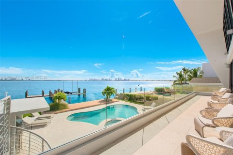 Villa ou maison à louer à North Bay Village, Floride: 6 chambres, 662.3 m2 № 2169616 - photo 7