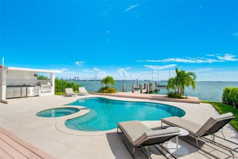 Villa ou maison à louer à North Bay Village, Floride: 6 chambres, 662.3 m2 № 2169616 - photo 8