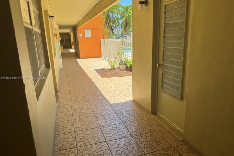 Купить кондоминиум в Норт-Майами-Бич, Флорида 1 спальня, 49.24м2, № 2016904 - фото 2