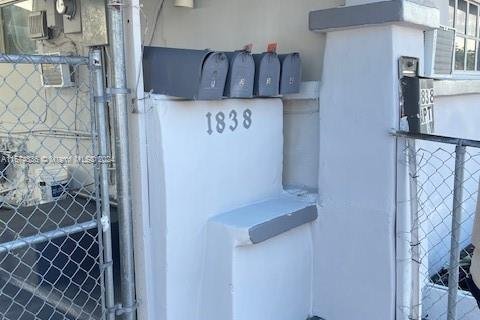 Propiedad comercial en venta en Miami, Florida, 251.21 m2 № 1937349 - foto 4