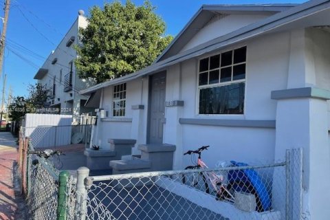 Propiedad comercial en venta en Miami, Florida, 251.21 m2 № 1937349 - foto 2