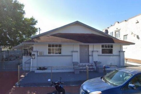 Propiedad comercial en venta en Miami, Florida, 251.21 m2 № 1937349 - foto 1