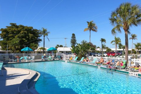 House in Longboat Key, Florida 2 bedrooms, 123.28 sq.m. № 1917919 - photo 20
