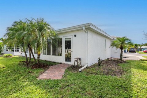House in Longboat Key, Florida 2 bedrooms, 123.28 sq.m. № 1917919 - photo 17