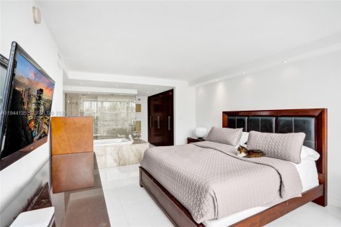 Condo in Hallandale Beach, Florida, 3 bedrooms  № 2000895 - photo 10