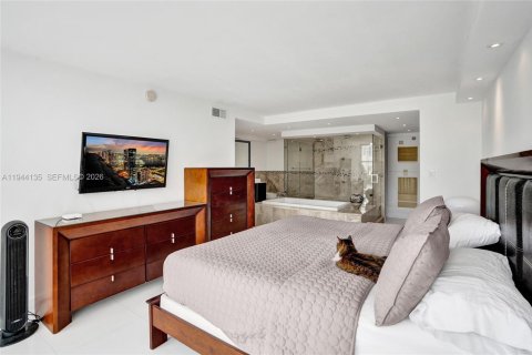 Condo in Hallandale Beach, Florida, 3 bedrooms  № 2000895 - photo 17