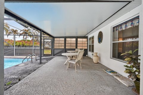 Villa ou maison à vendre à Port St. Lucie, Floride: 3 chambres, 167.97 m2 № 2187614 - photo 4
