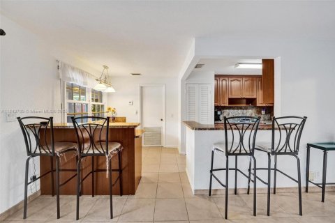 House in Cooper City, Florida 4 bedrooms, 232.35 sq.m. № 1852426 - photo 23