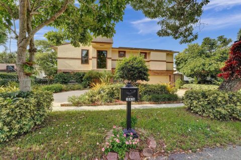 House in Cooper City, Florida 4 bedrooms, 232.35 sq.m. № 1852426 - photo 5