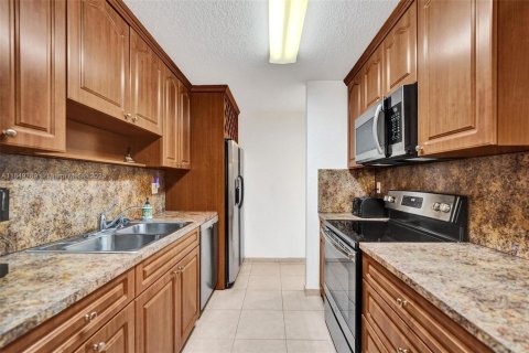 House in Cooper City, Florida 4 bedrooms, 232.35 sq.m. № 1852426 - photo 26