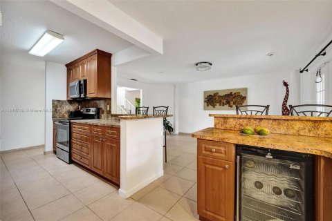 House in Cooper City, Florida 4 bedrooms, 232.35 sq.m. № 1852426 - photo 25