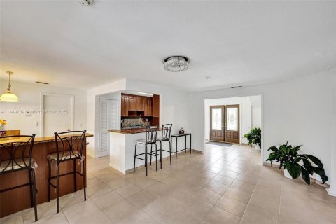 House in Cooper City, Florida 4 bedrooms, 232.35 sq.m. № 1852426 - photo 21