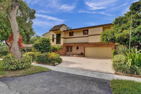 House in Cooper City, Florida 4 bedrooms, 232.35 sq.m. № 1852426 - photo 1