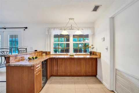 House in Cooper City, Florida 4 bedrooms, 232.35 sq.m. № 1852426 - photo 24