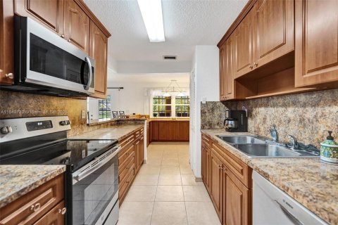 House in Cooper City, Florida 4 bedrooms, 232.35 sq.m. № 1852426 - photo 27