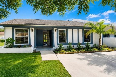 House in Orlando, Florida 3 bedrooms, 111.58 sq.m. № 2310442
