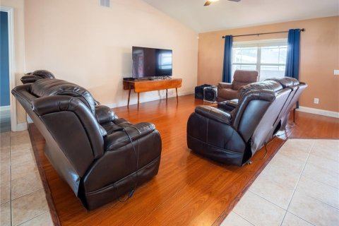 House in Cocoa, Florida 5 bedrooms, 269.23 sq.m. № 1824308 - photo 5