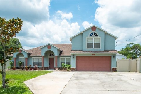 House in Cocoa, Florida 5 bedrooms, 269.23 sq.m. № 1824308 - photo 1